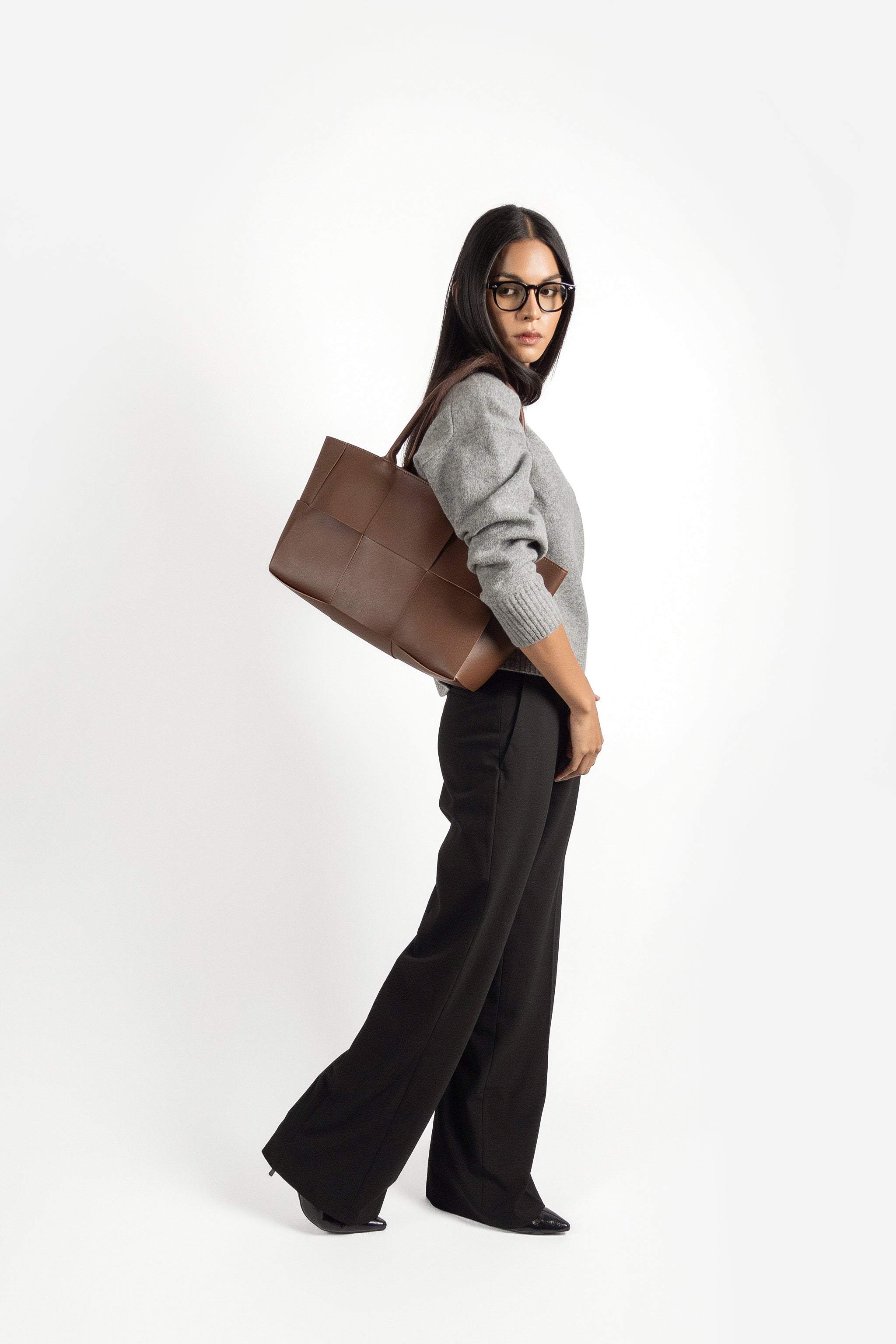 KNUE Isla Tote Bag in Hazel Brown — spacious everyday tote